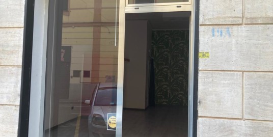 Fittasi Locale Commerciale Via Carlo e Luigi Giordano Portici Na