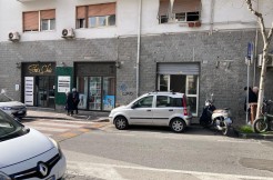 Vendesi Locale Commerciale Via Emanuele Gianturco Portici Napoli
