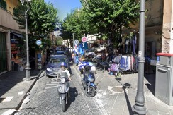 Vendesi Locale Commerciale Via Marconi Portici Na